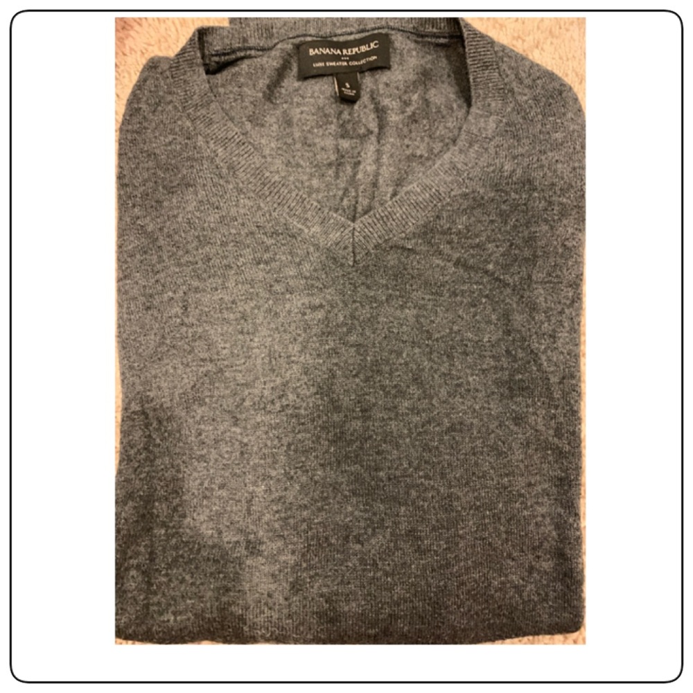 Banana Republic V neck sweater